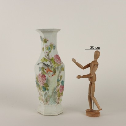 Antiker Vase aus Porzellan mit Blumen und Vogel Dekorationen XX Jhd