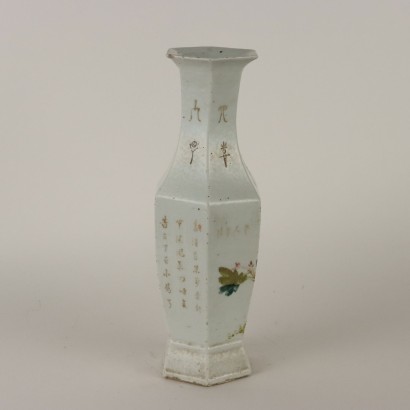 Antiker Vase aus Porzellan mit Blumen und Vogel Dekorationen XX Jhd