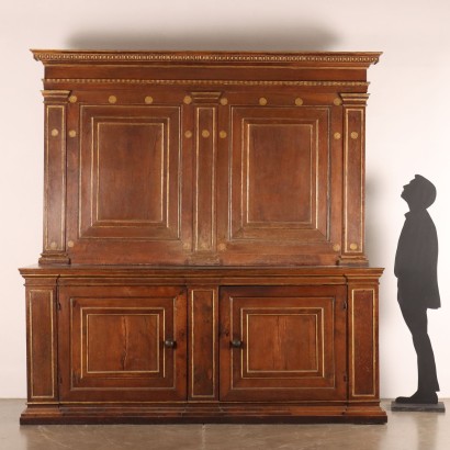 Sideboard mit Setzstufe