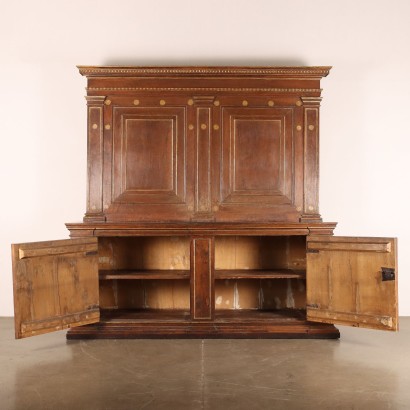 Sideboard mit Setzstufe