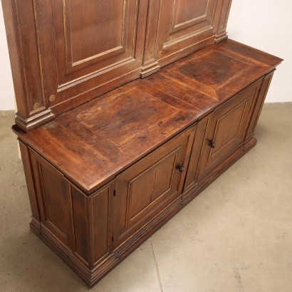 Sideboard mit Setzstufe