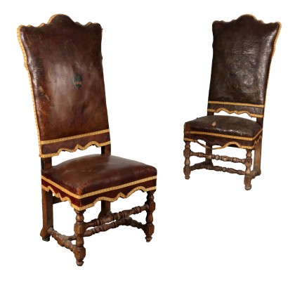 Paire de Chaises Anciennes Baroque Noyer Cuir XVIIe-XVIIIe Siècle