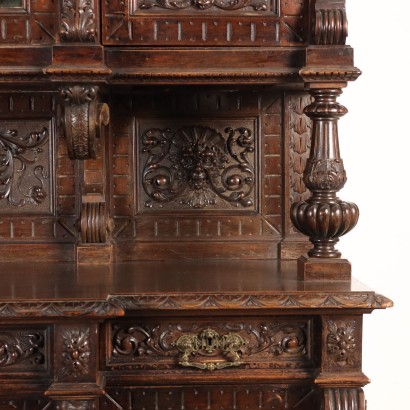 Doppelkorpus-Sideboard im Neorenaissance-Stil