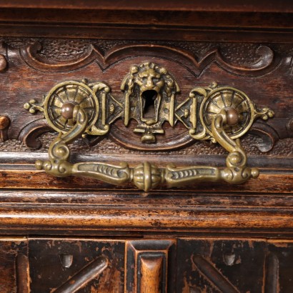 Doppelkorpus-Sideboard im Neorenaissance-Stil