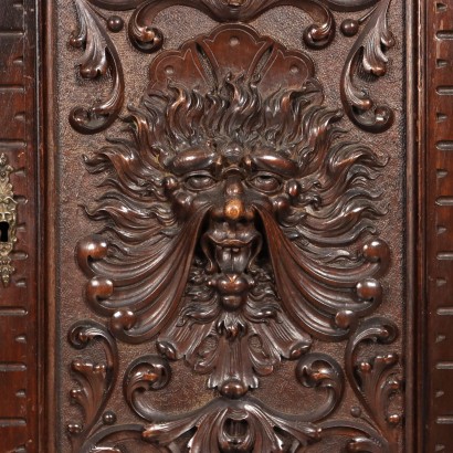 Doppelkorpus-Sideboard im Neorenaissance-Stil