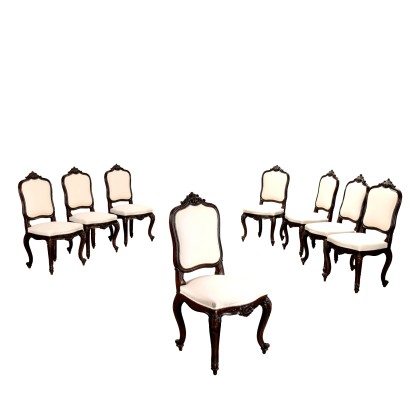 Groupe de huit chaises de style baroque