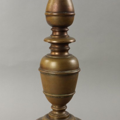 Bronze torch holder