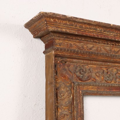 Renaissance Style Newsstand Frame