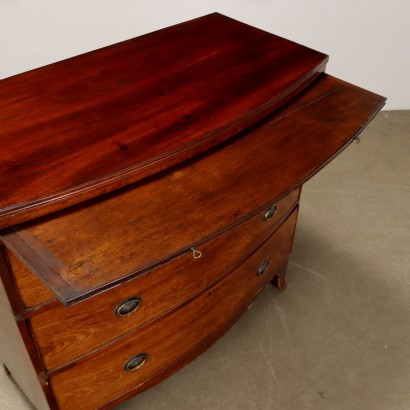 English George III chest of drawers