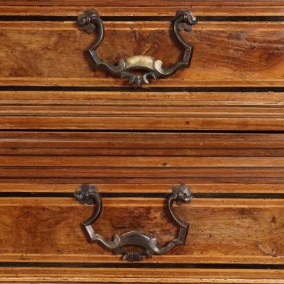 Baroque chest of drawers