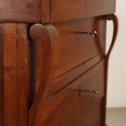 Restoration chest of drawers in walnut