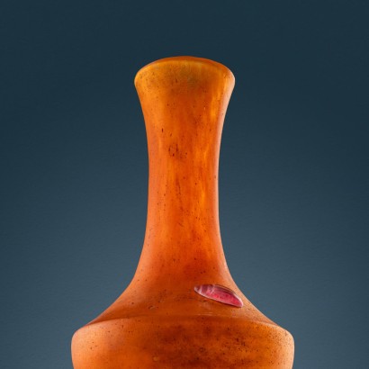 Orangefarbene Daum-Vase, Daum-Vase mit Skarabäus