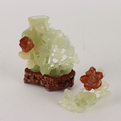 Jadeite group with box