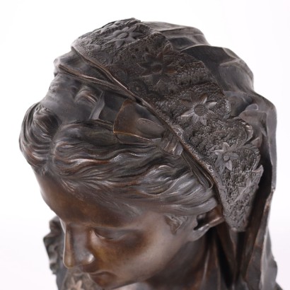 Busto di Giovane Donna In Bronzo