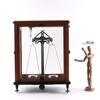 Balance analogique dans la vitrine Galileo Sarto