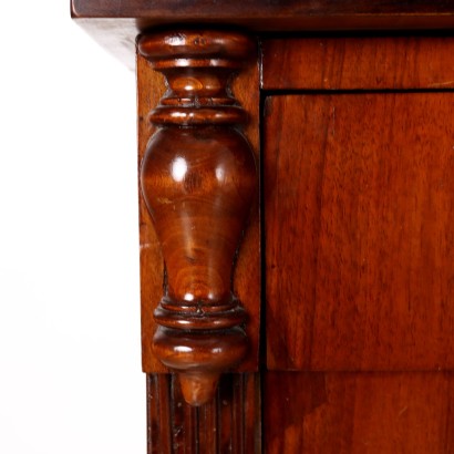 CHEST OF DRAWERS, Walnut Chest of Drawers